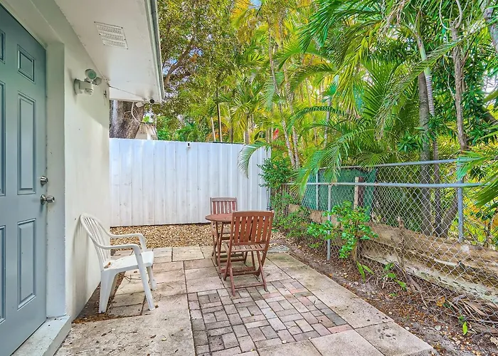 Tropical Retreat ** 2 Bedroom ** Singer Island