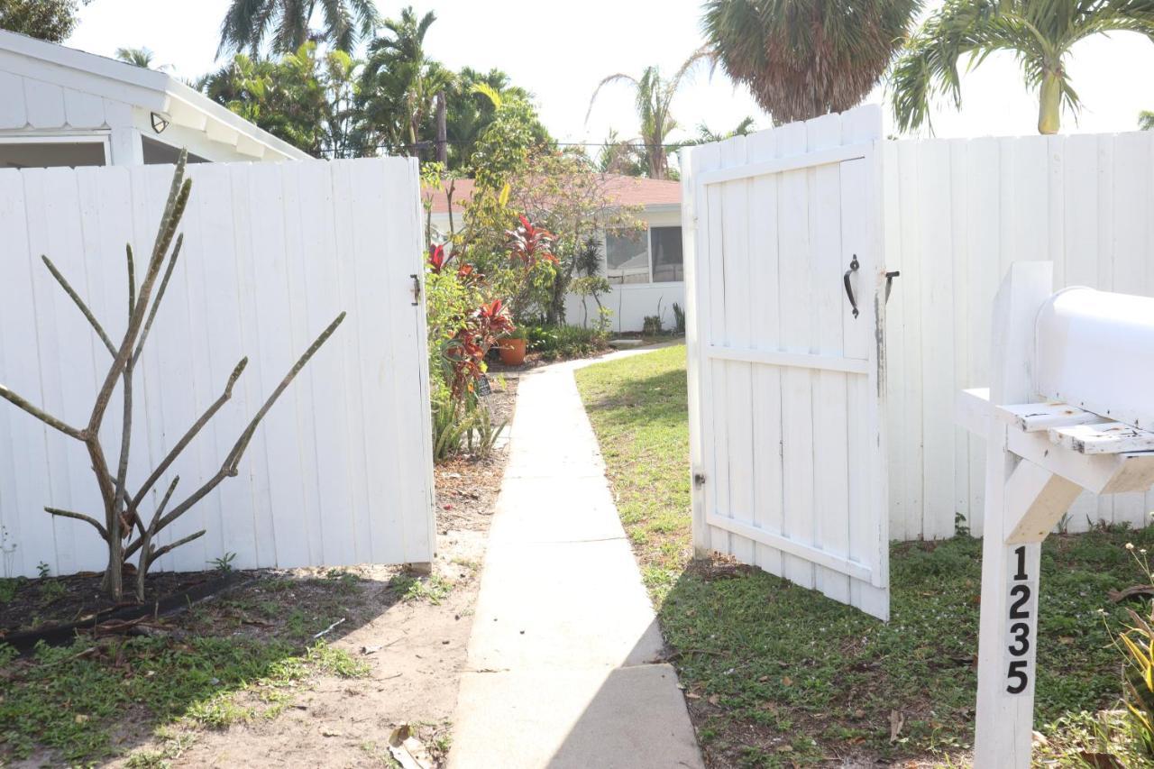Tropical Retreat ** 2 Bedroom ** Singer Island Appartement