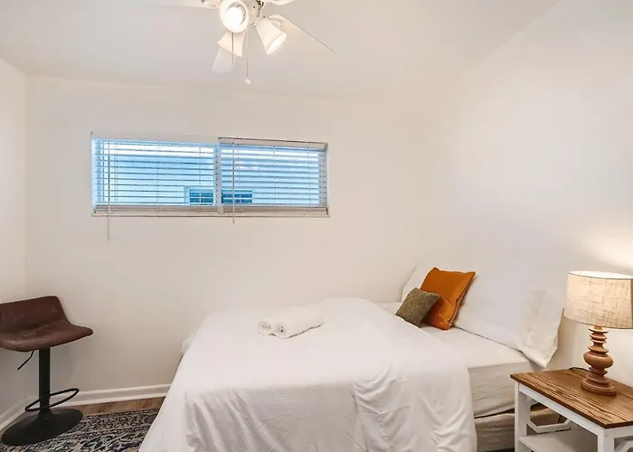 Tropical Retreat ** 2 Bedroom ** Singer Island