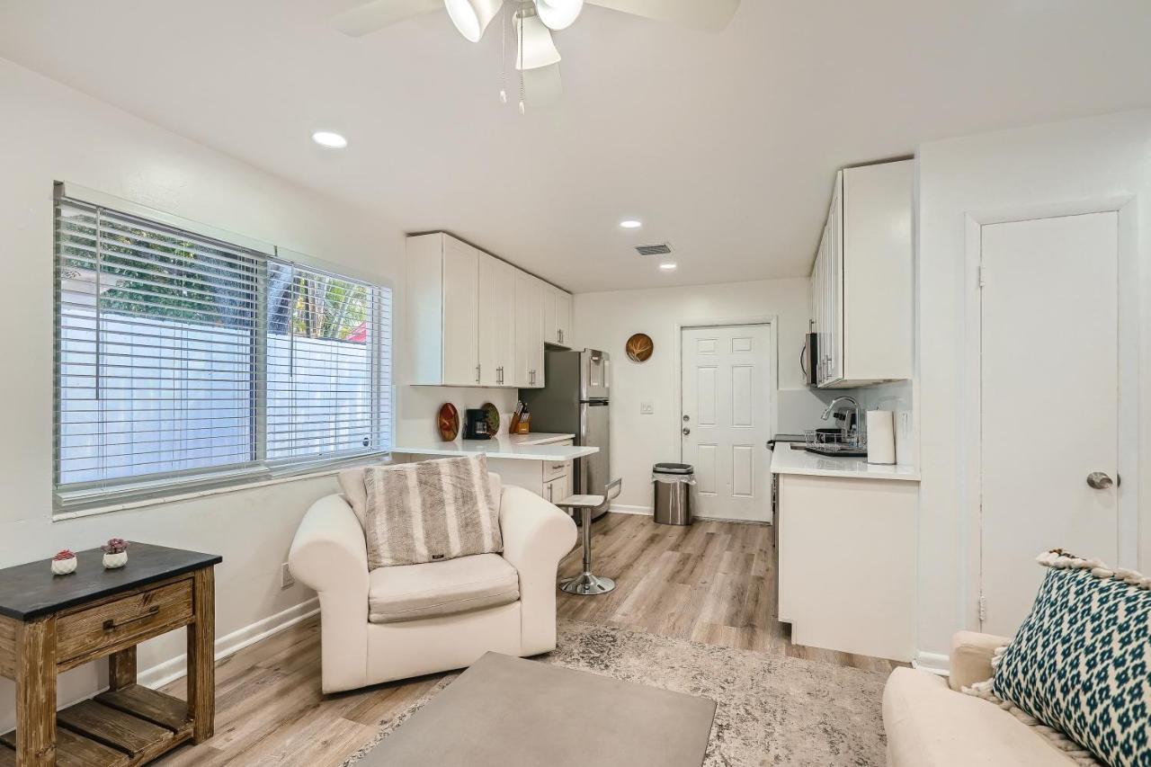 Tropical Retreat ** 2 Bedroom ** Singer Island *